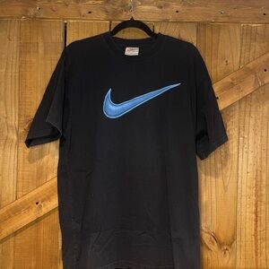 Vintage Nike Men's Black T-Shirt with Blue Swoosh